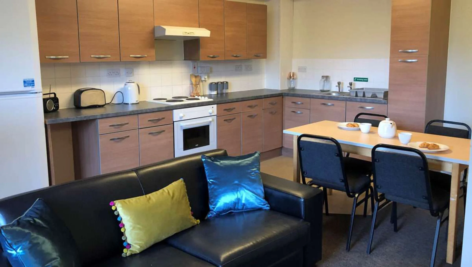 Quarto amigo do estudante em com comodidades modernas