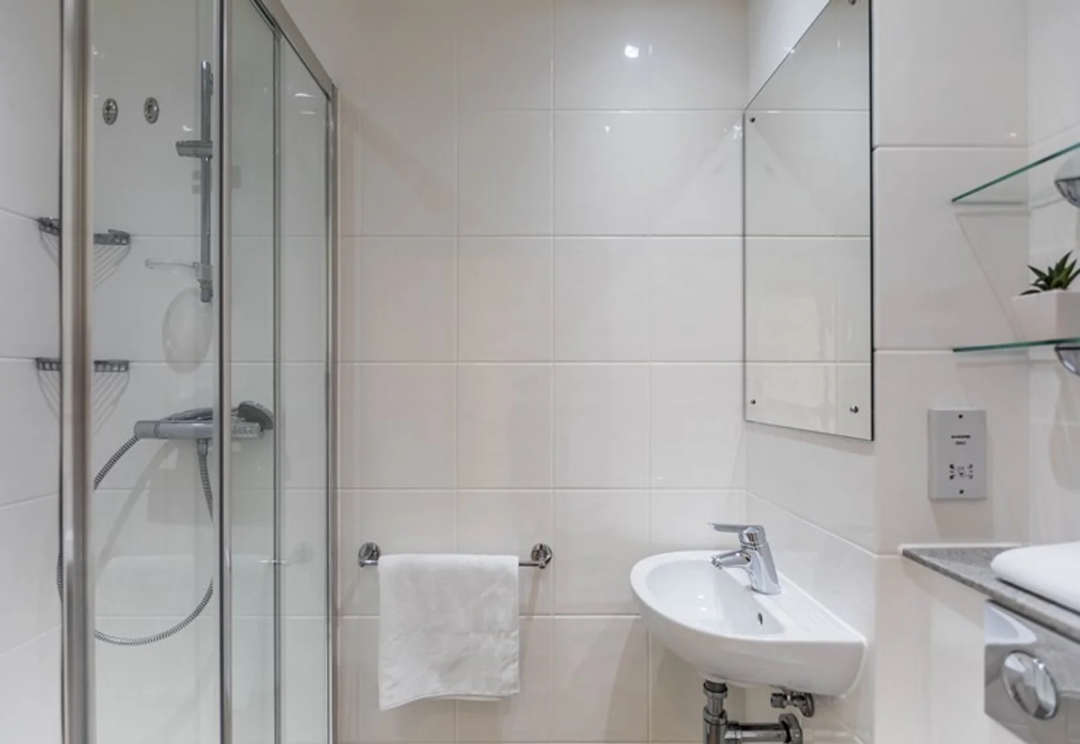 Habitación acogedora para estudiantes disponible en 