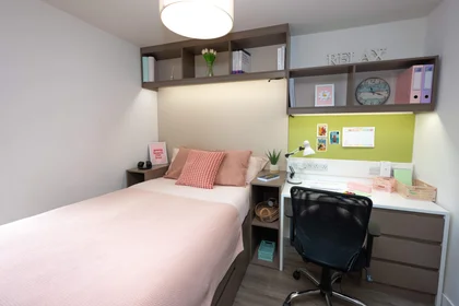 Habitación privada en 173 Kingston Rd, New Malden KT3 3SS, UK , imagen 1 de 10
