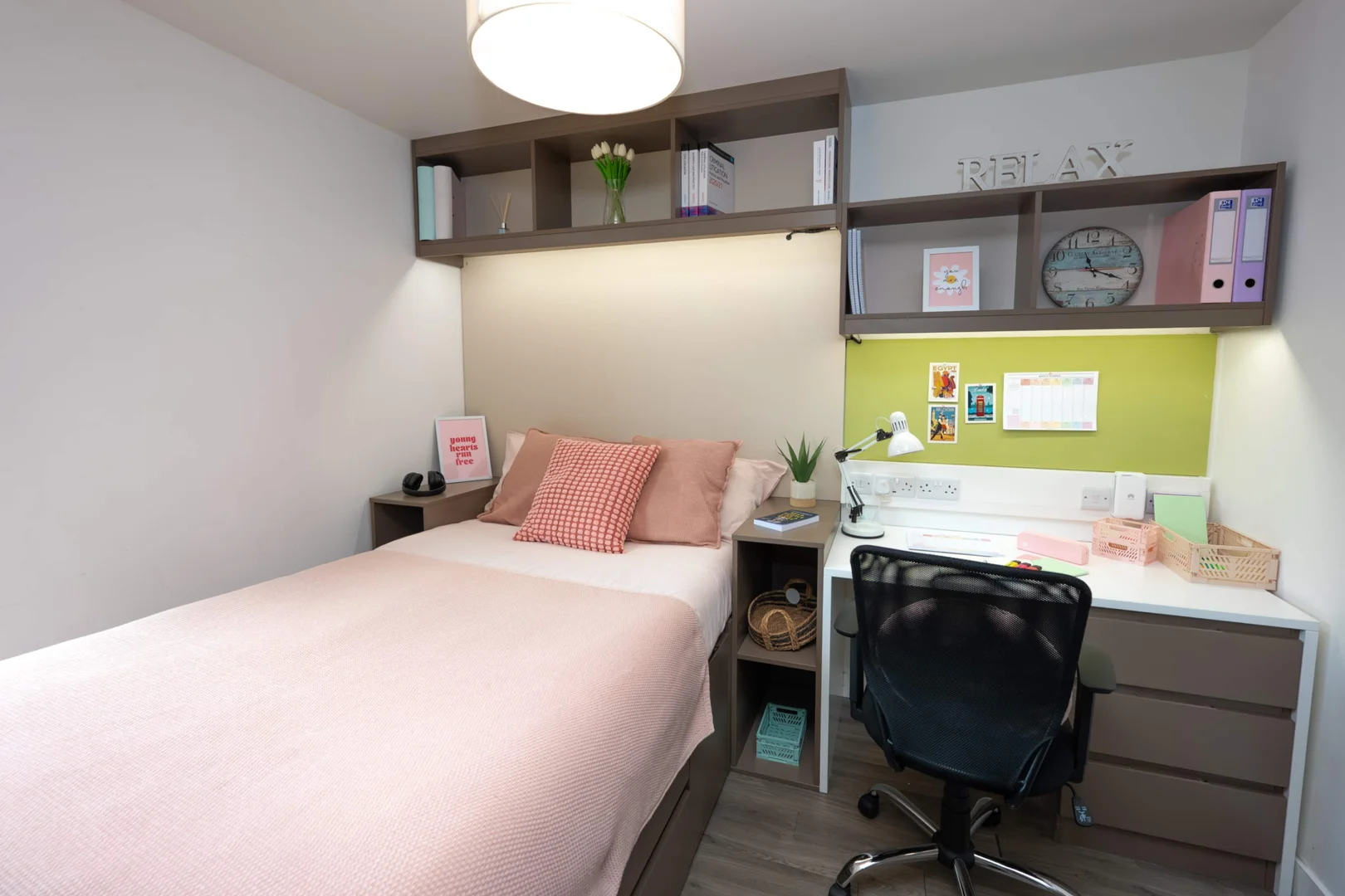 Habitación estudiantil económica cerca del campus en 