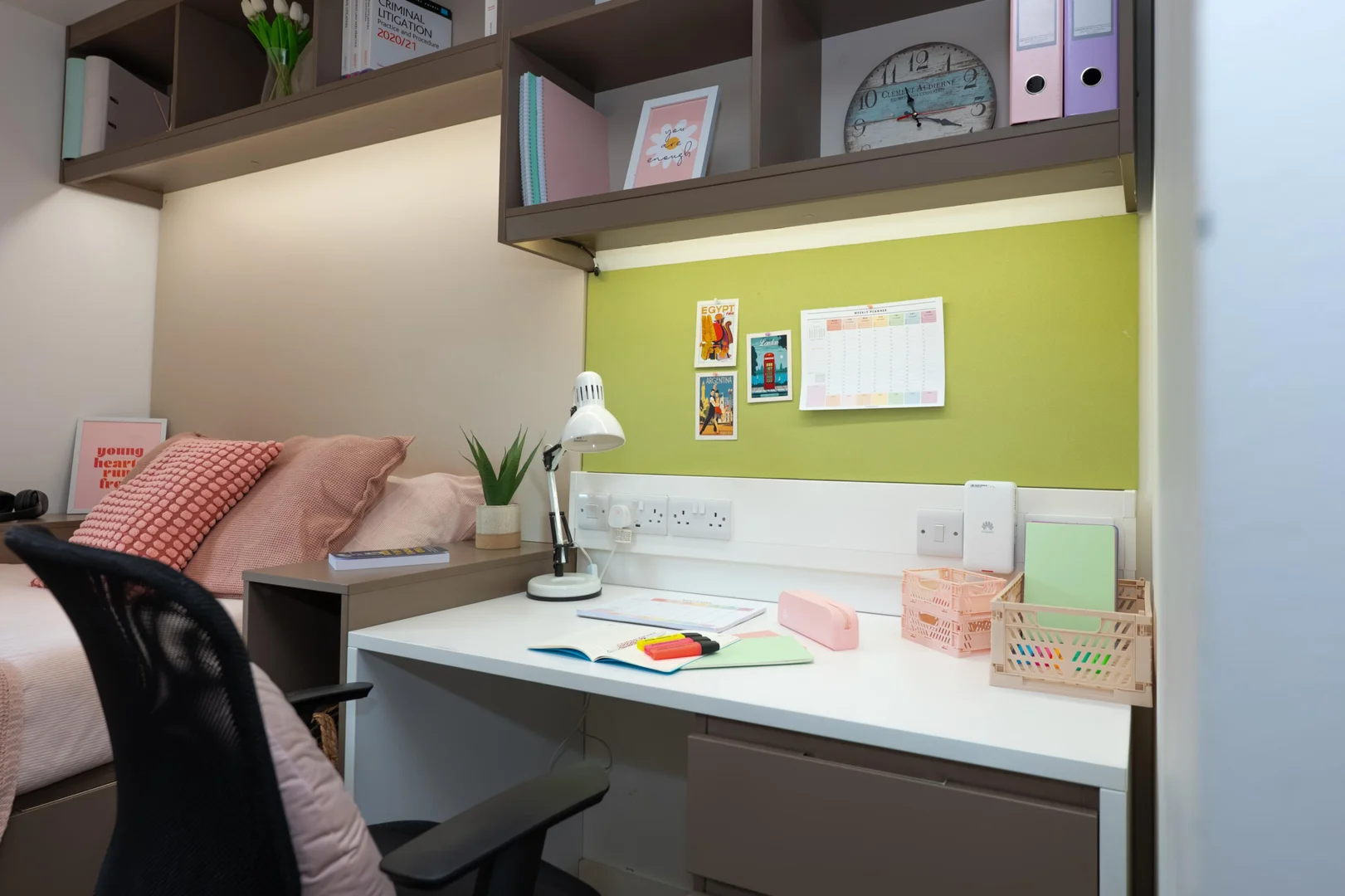 Habitación para estudiantes en  con área de estudio y facilidades compartidas