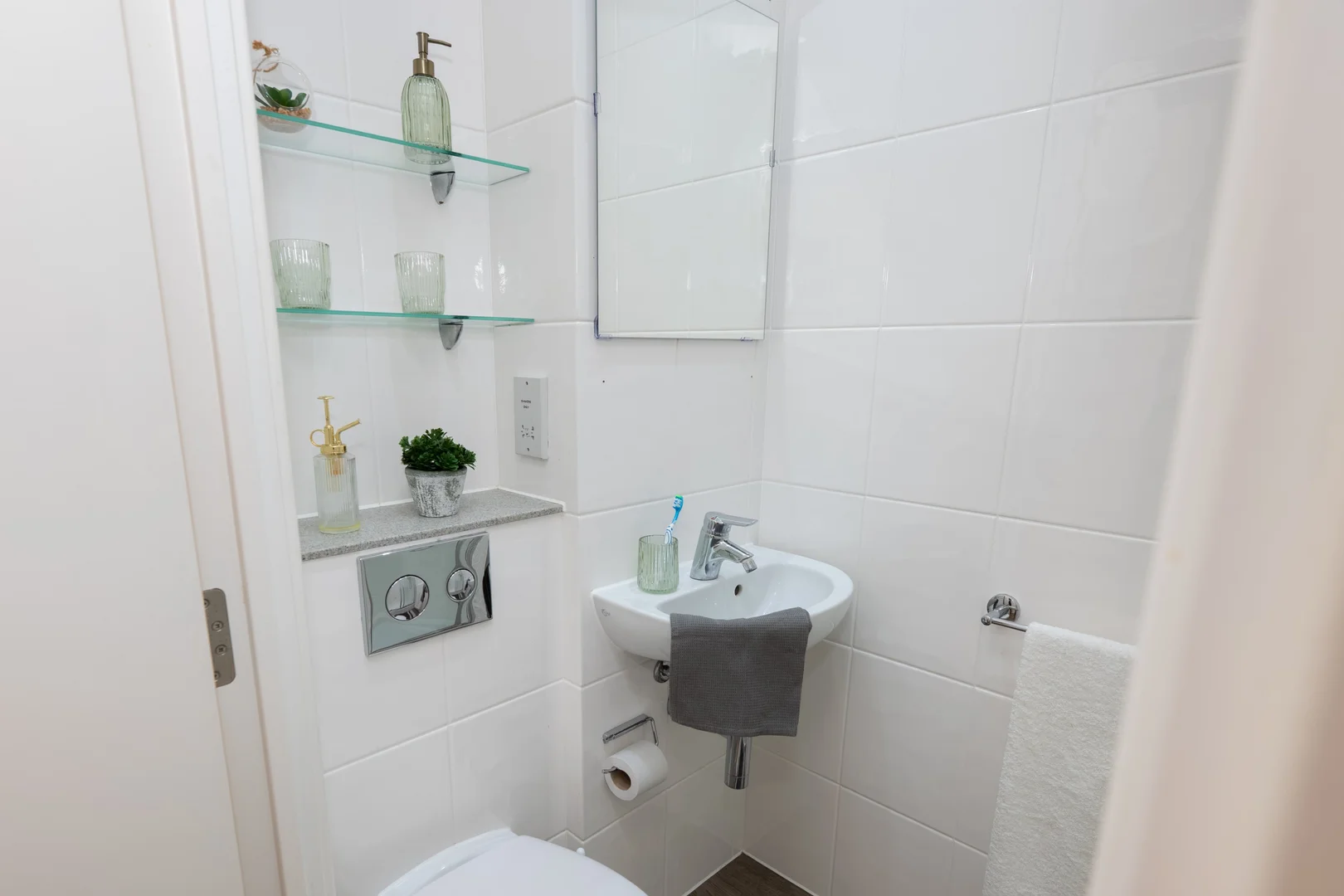 Habitación estudiantil amplia y cómoda en 