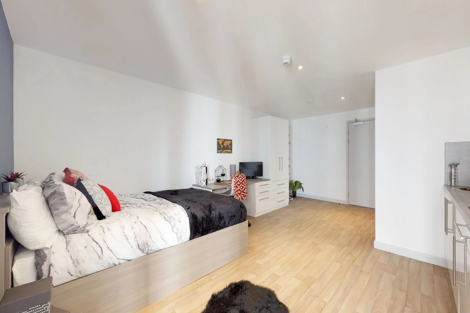 Compact studio apartment ideal for students in 