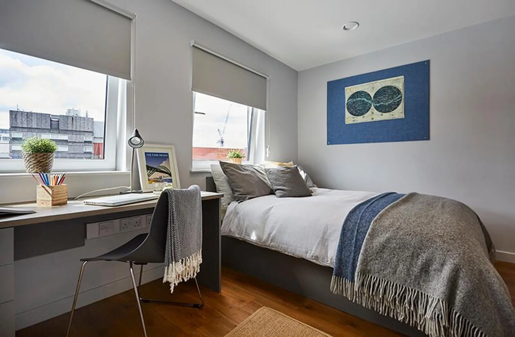 Chambre abordable pour les étudiants avec un bon éclairage dans 