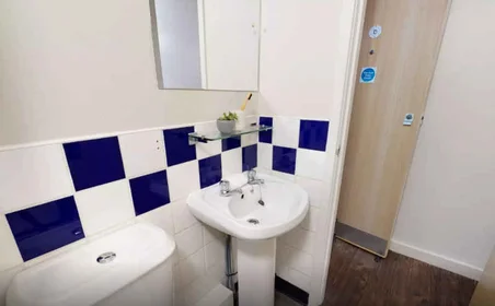 Habitación privada en residencia en 211 Hathersage Rd, Manchester M13 0JQ, United Kingdom           , imagen 4 de 23