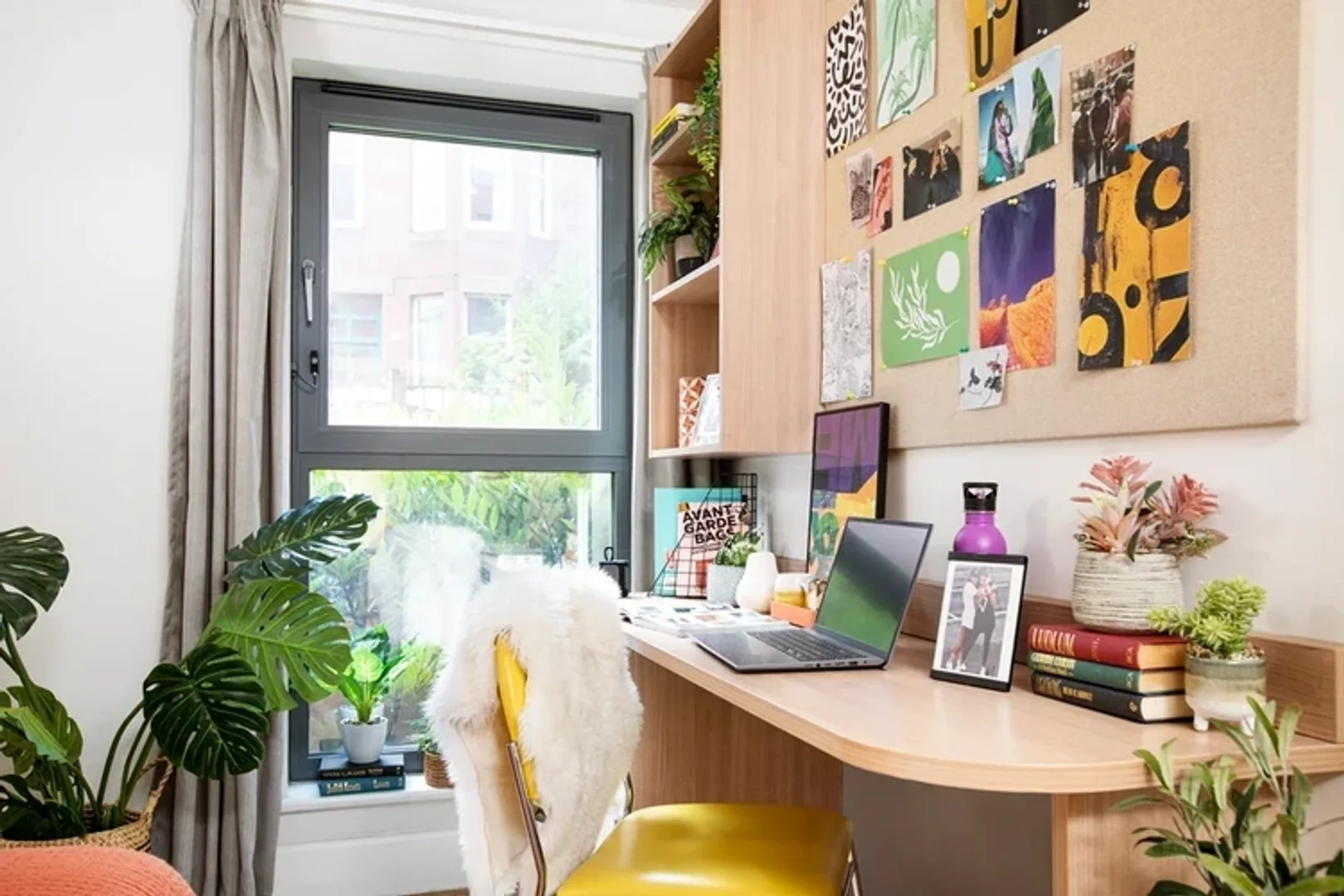 Habitación asequible para estudiantes con buena iluminación en