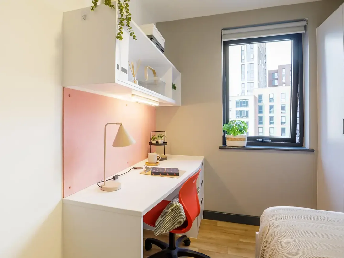 Chambre conviviale pour les étudiants dans avec des équipements modernes