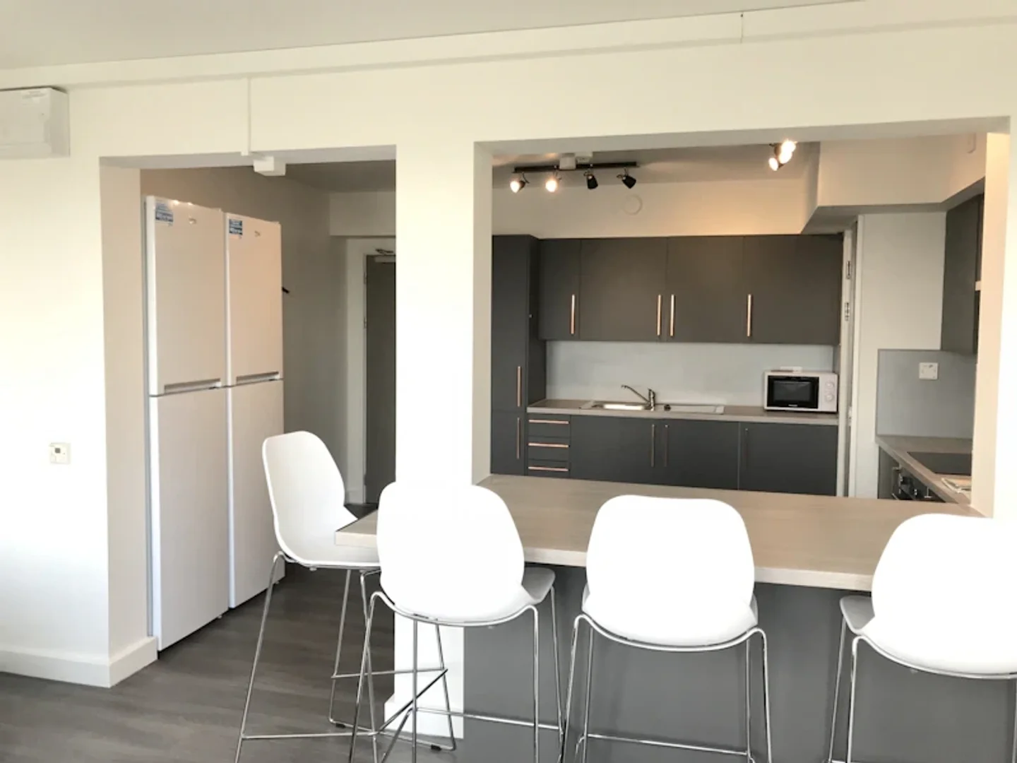 Habitación para estudiantes en  con área de estudio y facilidades compartidas