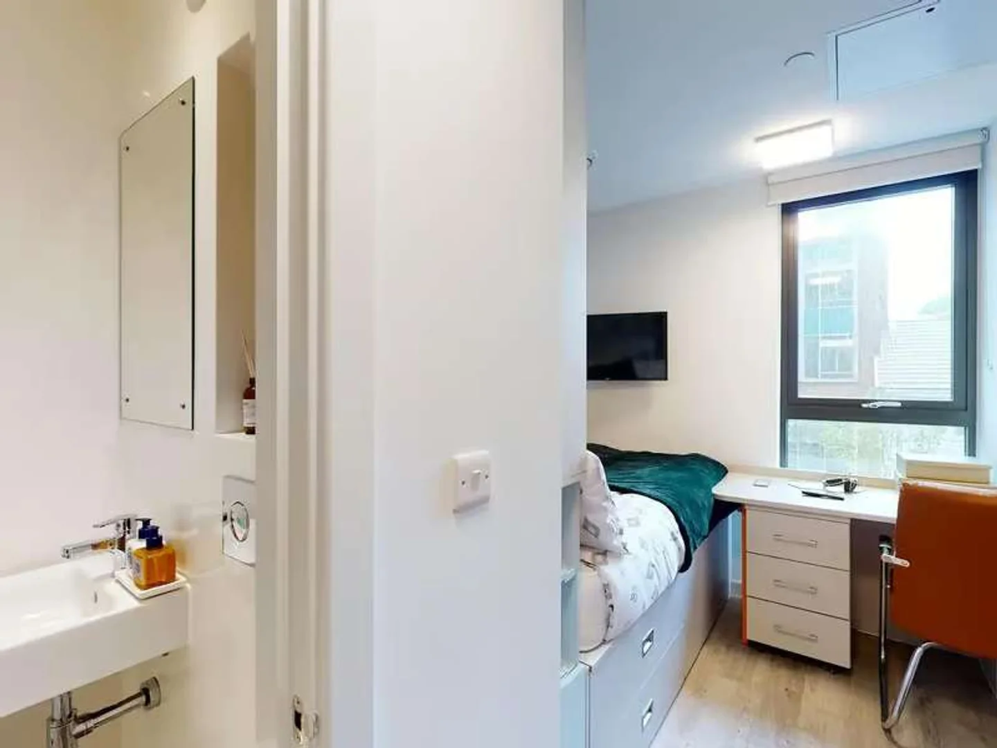 Habitación estudiantil económica con ubicación conveniente en 