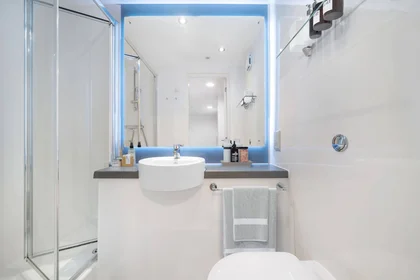 Habitación privada en residencia en 577 N End Rd, London, Wembley HA9 0QJ, United Kingdom           , imagen 4 de 20