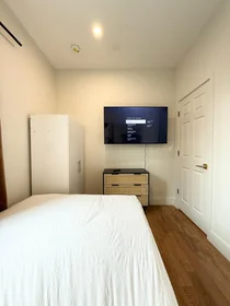 Entire apartment in residence at 980 Kent Avenue, 4B, Bedford-Stuyvesant, Brooklyn, NY, 11205, image 3 of 11