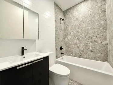 Entire apartment in residence at 980 Kent Avenue, 4B, Bedford-Stuyvesant, Brooklyn, NY, 11205, image 9 of 11