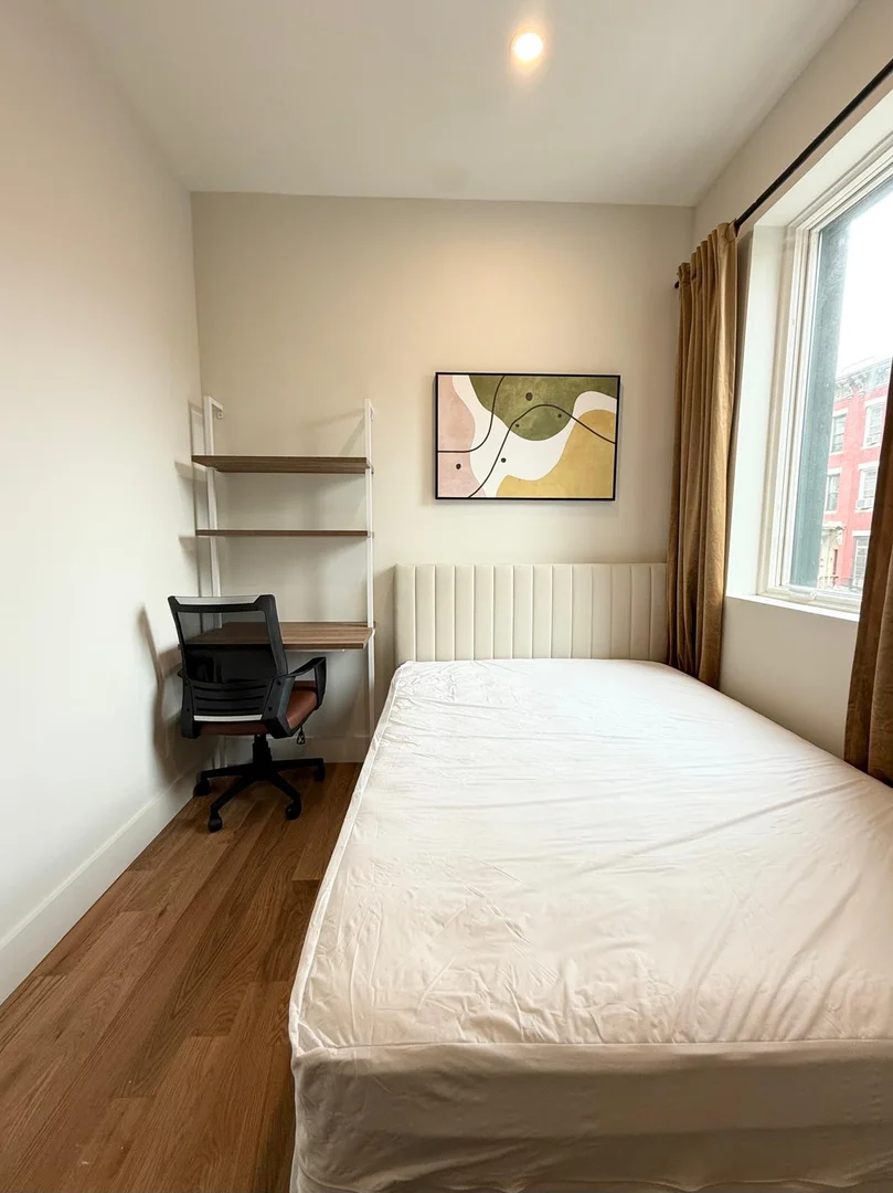 980 Kent Avenue, 4B, Bedford-Stuyvesant, Brooklyn, NY, 11205