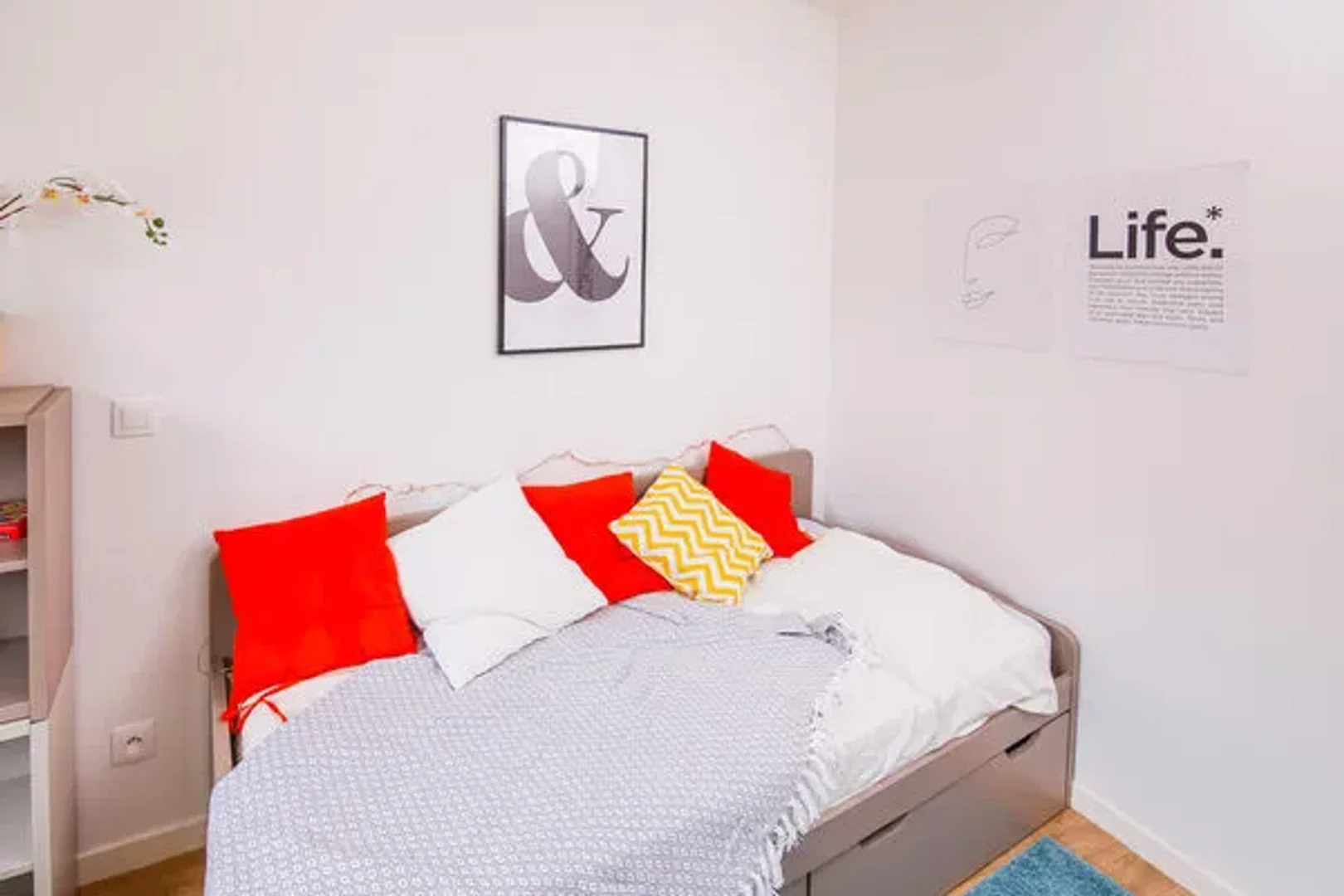Habitación estudiantil económica con ubicación conveniente en