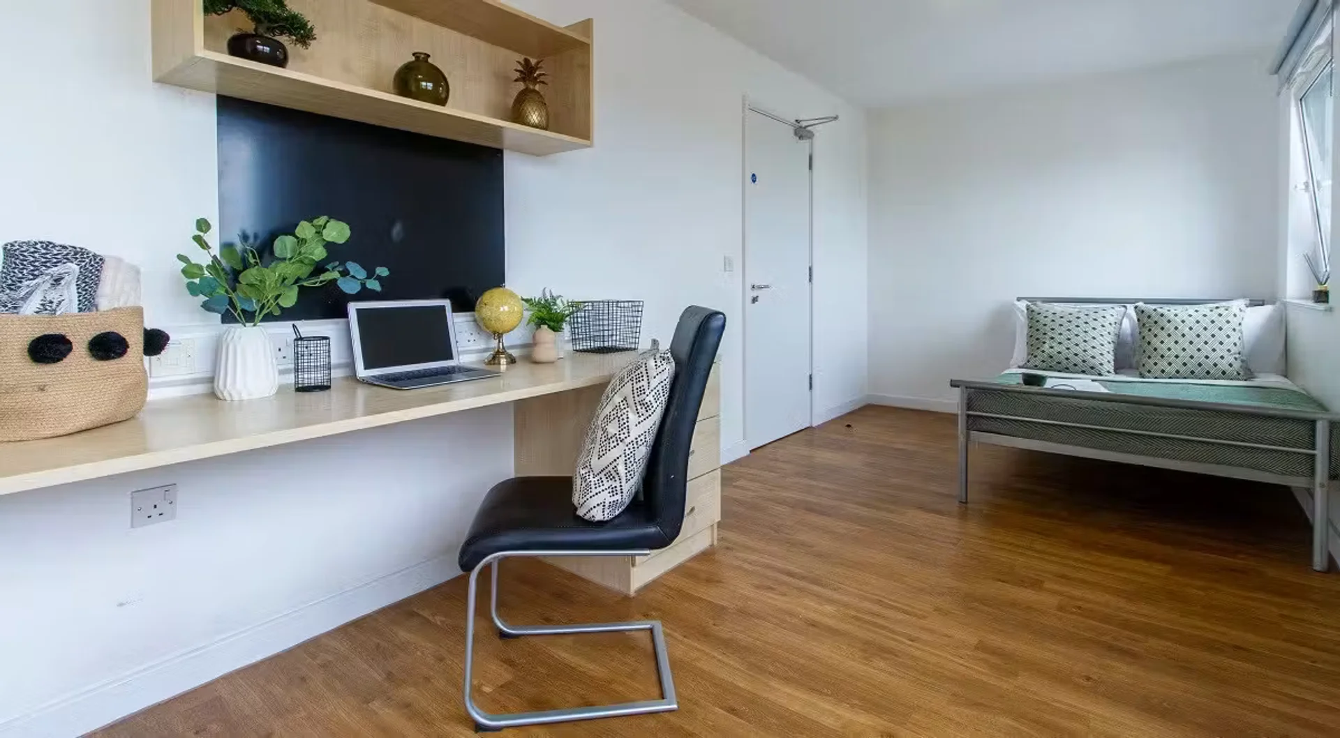 Zimmer in Studentenwohnung in  zu vermieten, voll möbliert