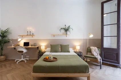 Quarto privado em Passatge de la Pau, imagem 2 de 34