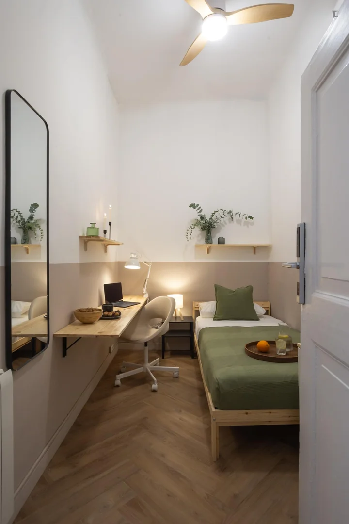 Quarto acolhedor para estudantes disponível em