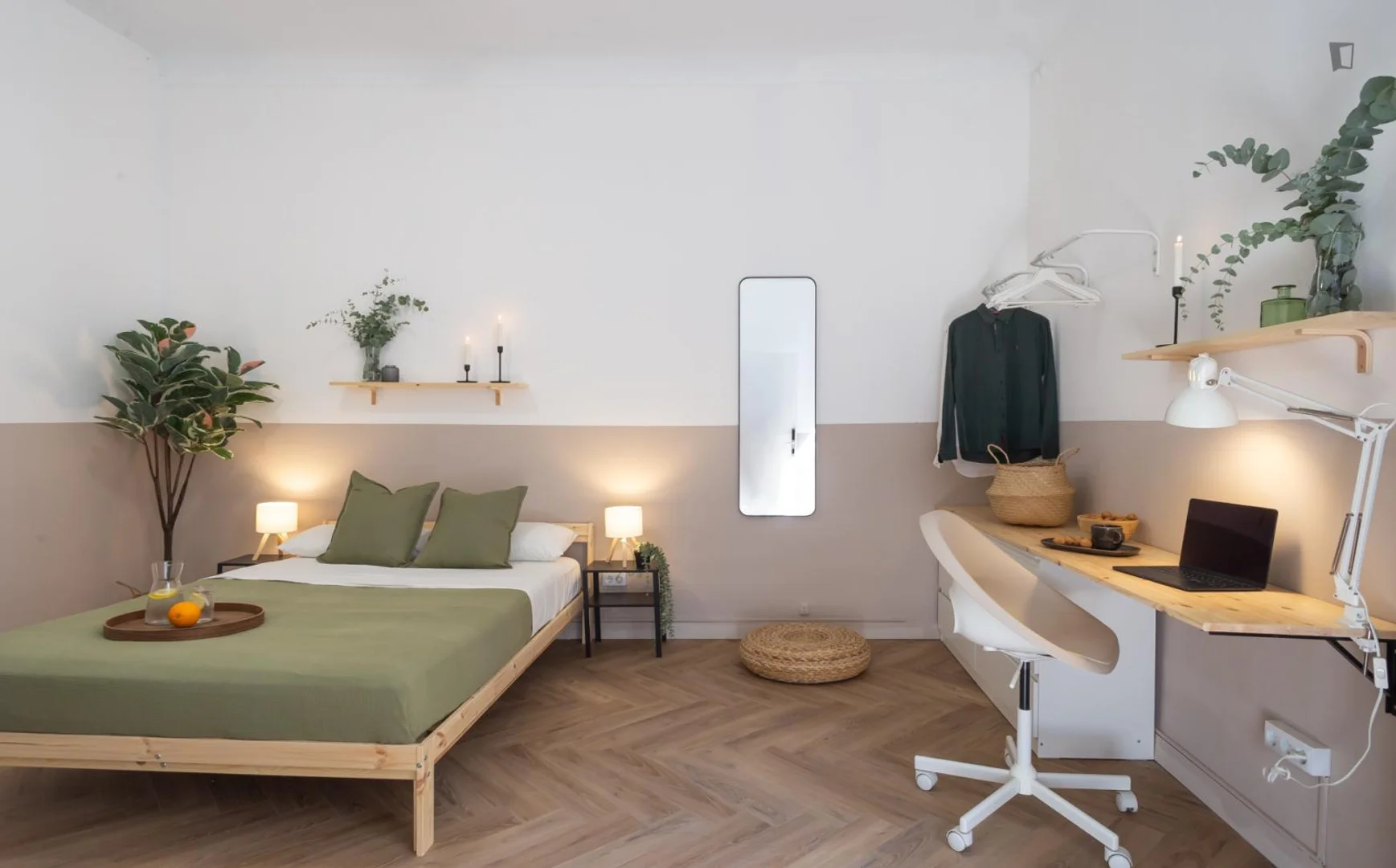 Quarto de estudante confortável e espaçoso em 