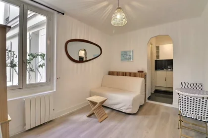 Entire apartment at Rue des Suisses, 14th Arrondissement, image 1 of 10