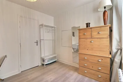 Entire apartment at Rue des Suisses, 14th Arrondissement, image 3 of 10