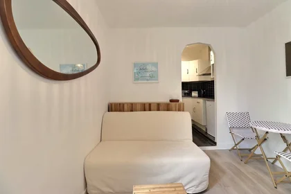 Entire apartment at Rue des Suisses, 14th Arrondissement, image 4 of 10
