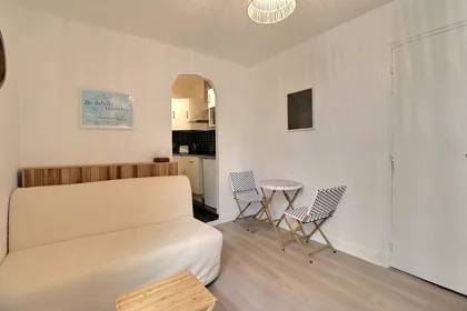 Entire apartment at Rue des Suisses, 14th Arrondissement, image 6 of 10