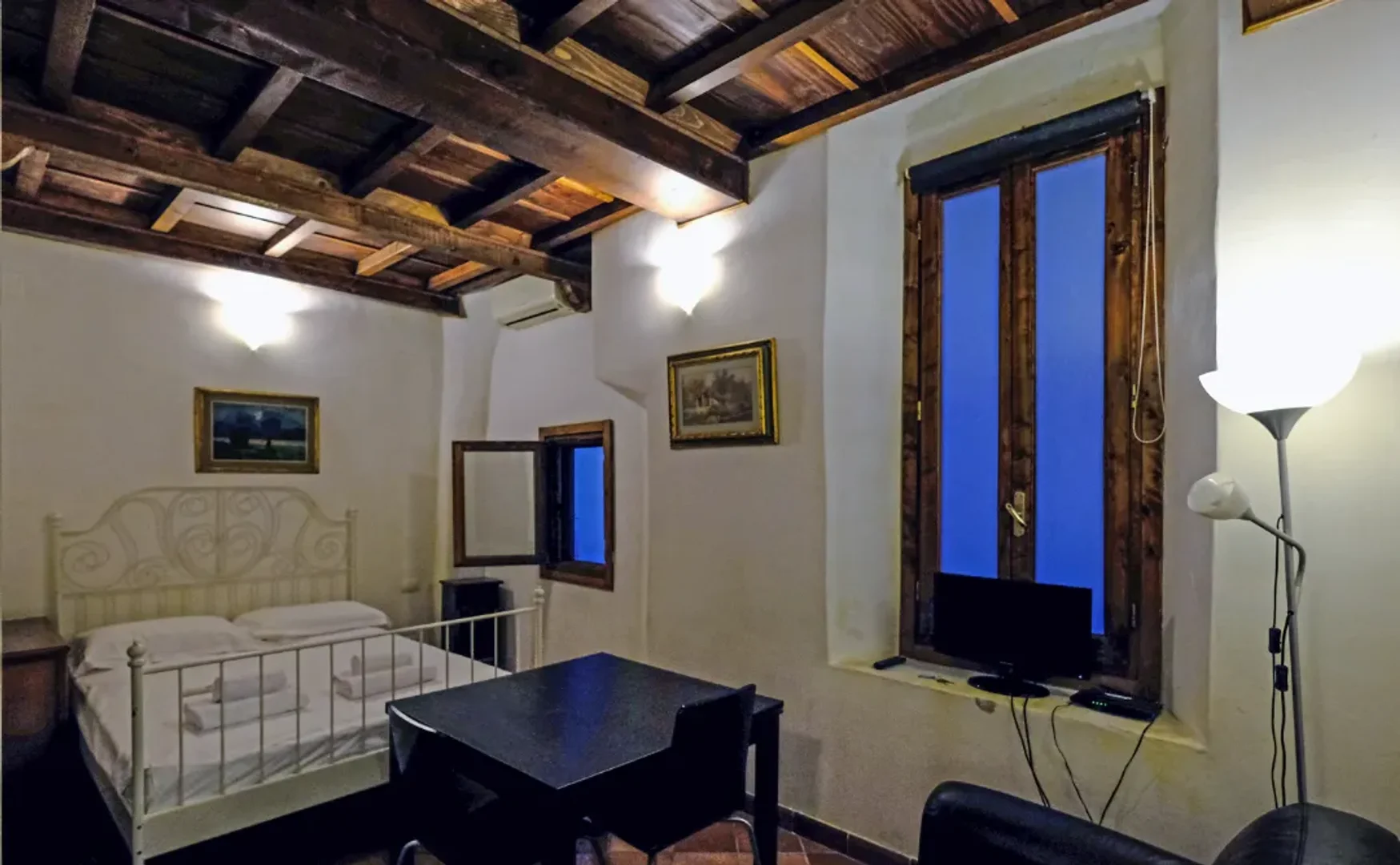 Via de Cerchi 7, first floor