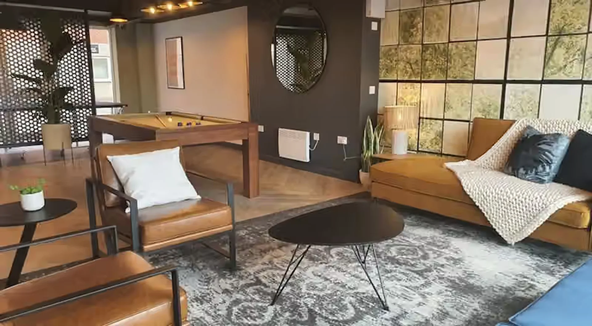 Comfortable and spacious student room in 