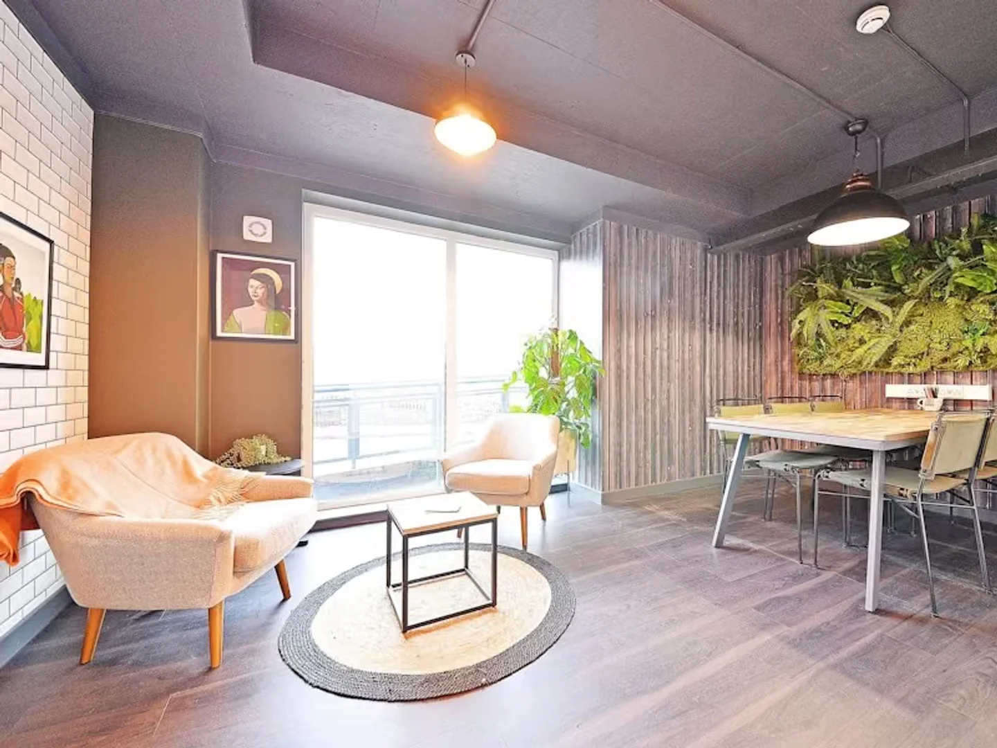 Student-friendly room in  with modern amenities