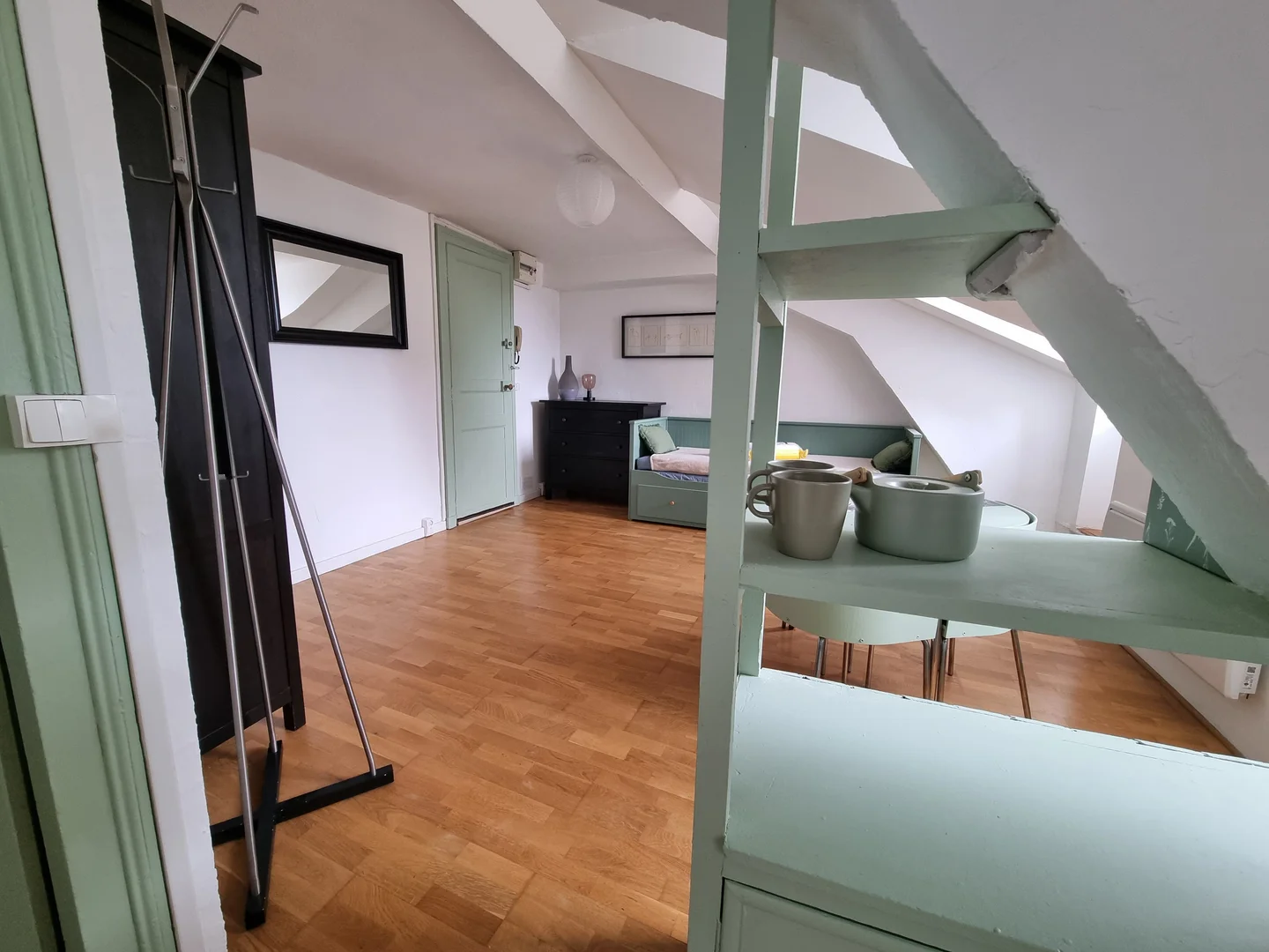 Chambre d'étudiant lumineuse et aérée avec accès facile à l'université dans 