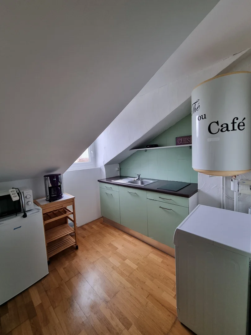 Chambre d'étudiant fonctionnelle parfaite pour étudier dans 