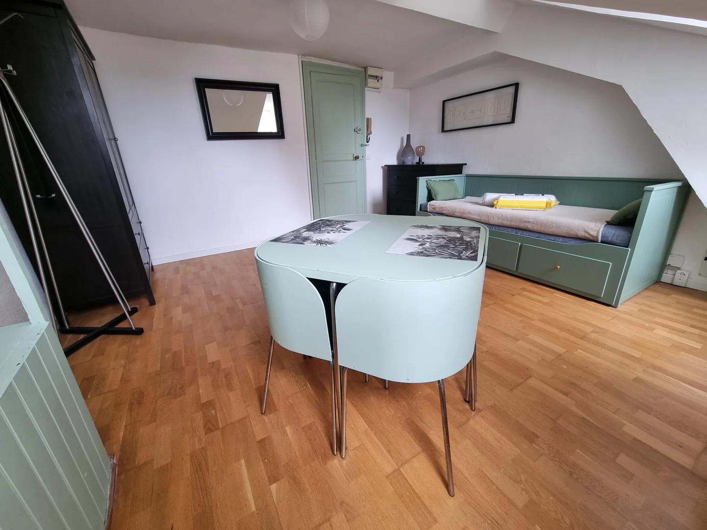 Chambre d'étudiant économique avec emplacement pratique dans 