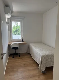 Quarto privado em Rua de Costa Cabral, imagem 1 de 14