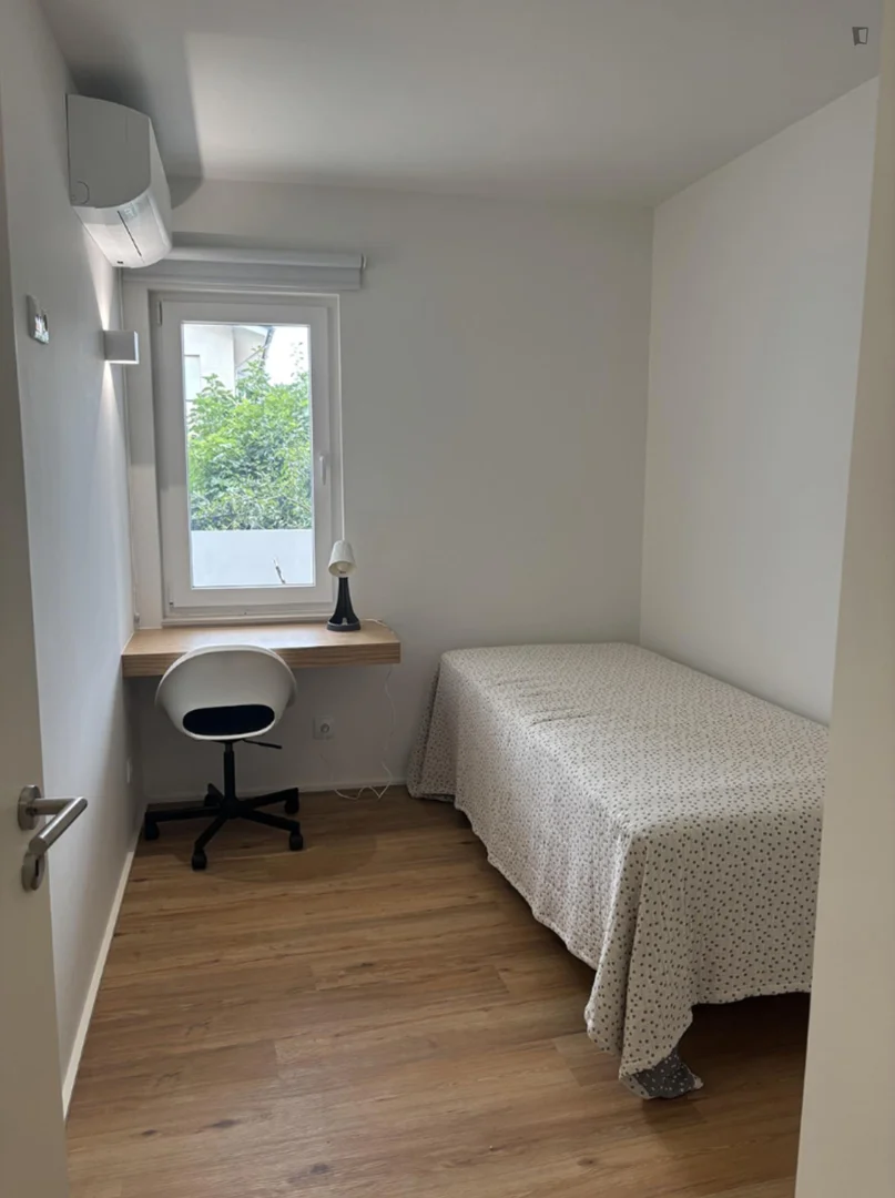 Quarto amigo do estudante em  com comodidades modernas