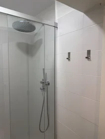 Quarto privado em Rua de Costa Cabral, imagem 13 de 17