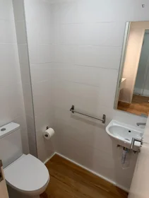 Quarto privado em Rua de Costa Cabral, imagem 10 de 17