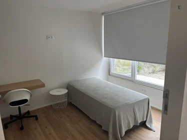 Quarto privado em Rua de Costa Cabral, imagem 1 de 15