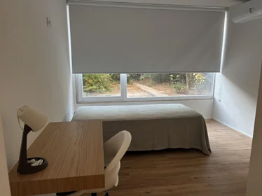 Quarto privado em Rua de Costa Cabral, imagem 2 de 15