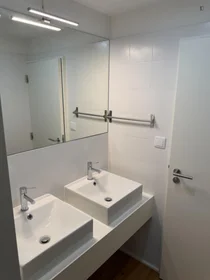 Quarto privado em Rua de Costa Cabral, imagem 6 de 15