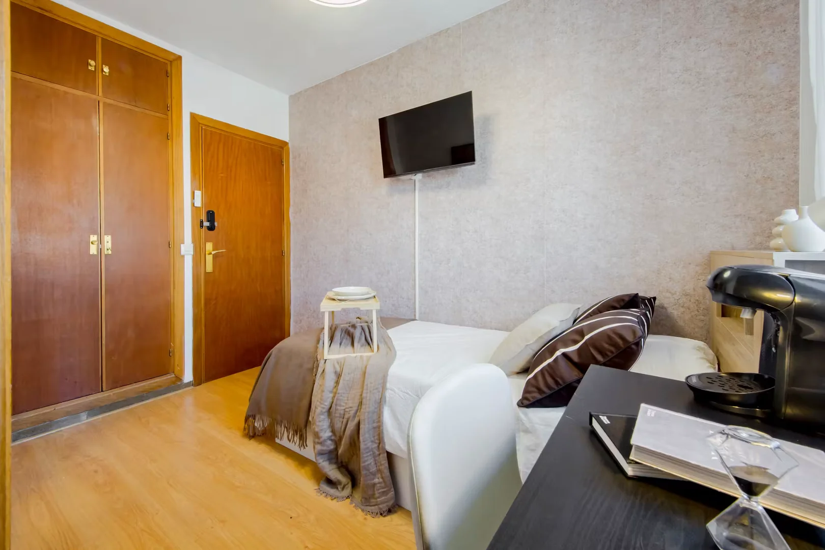Comfortable and spacious student room in 