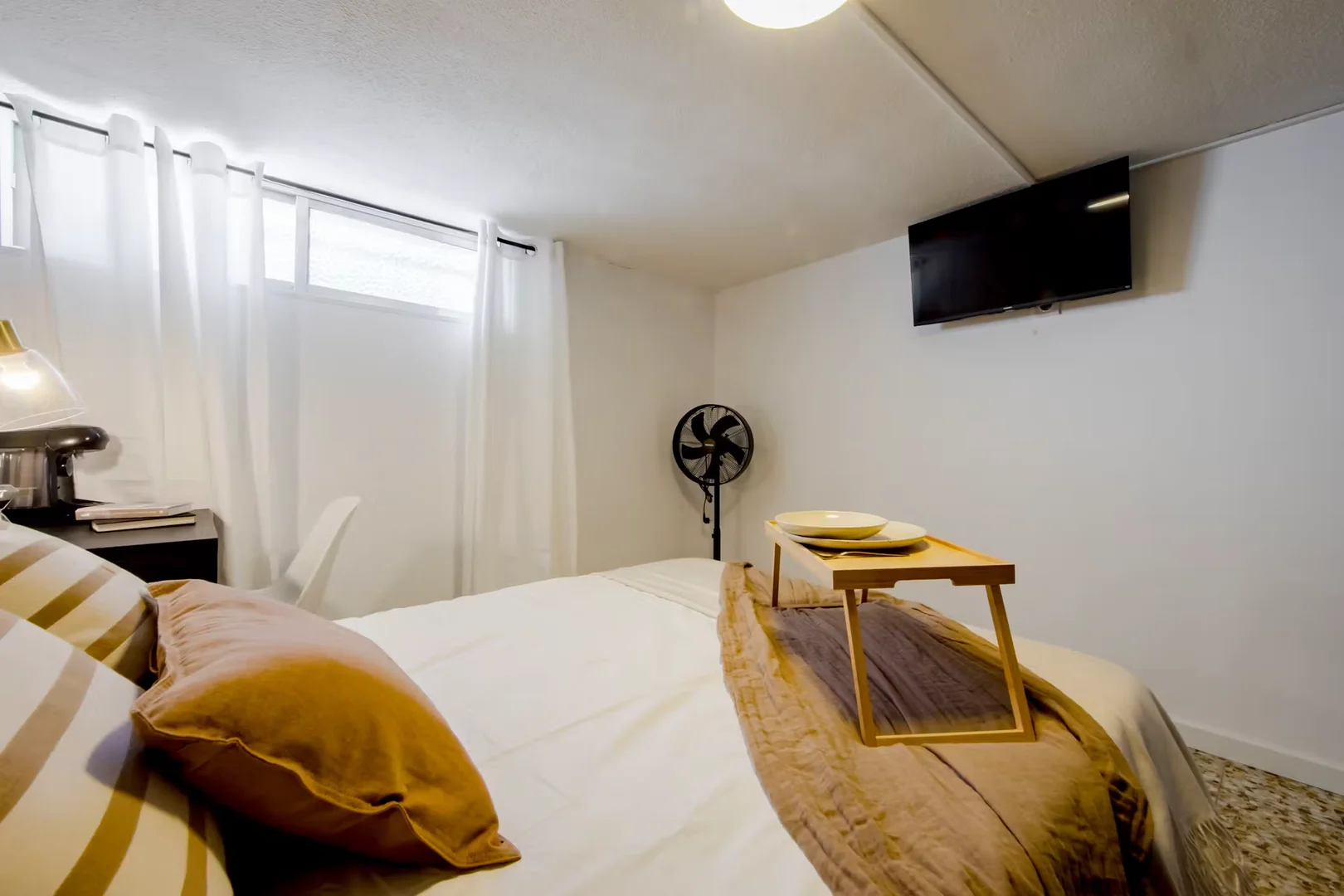 Functional student room perfect for studying in 