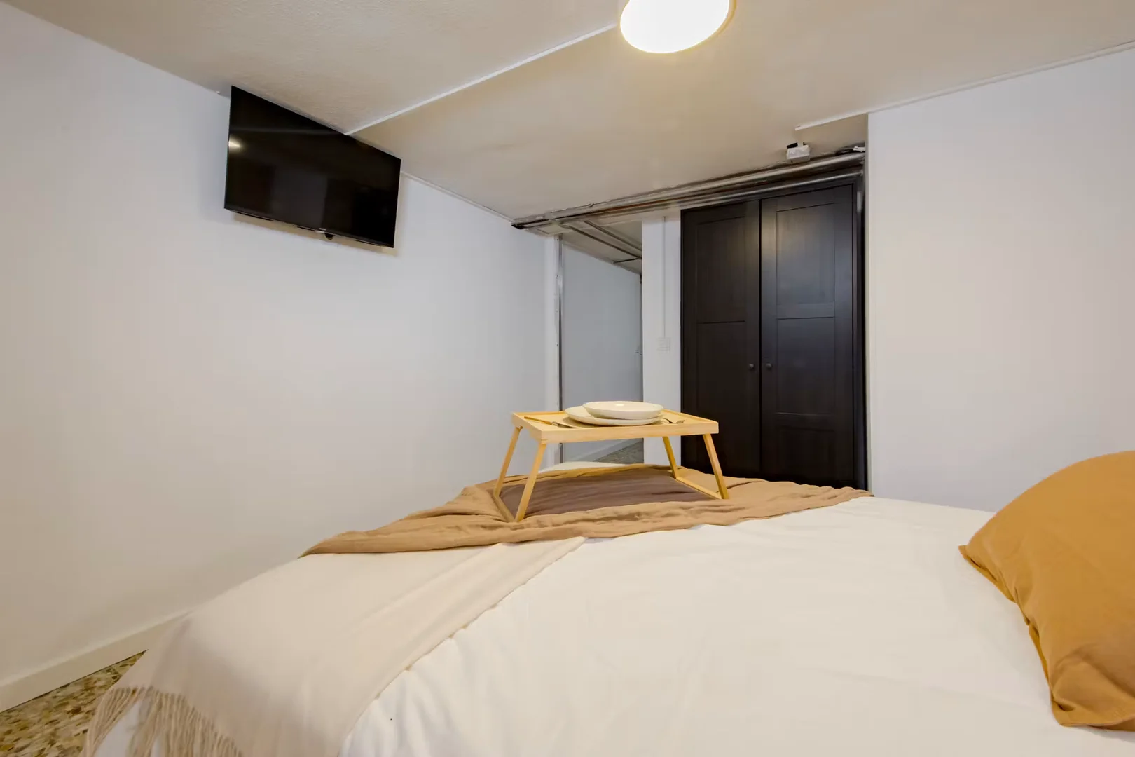 Student-friendly room in  with modern amenities