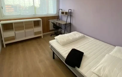Private room at Allée d'Ancely, Arenes Romaines-St Martin du Touch, image 2 of 10
