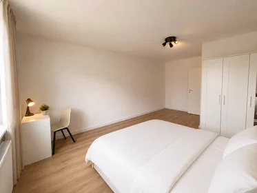 Stanza privata in Schloßstraße, Frankfurt am Main-Innenstadt II, immagine 2 di 5