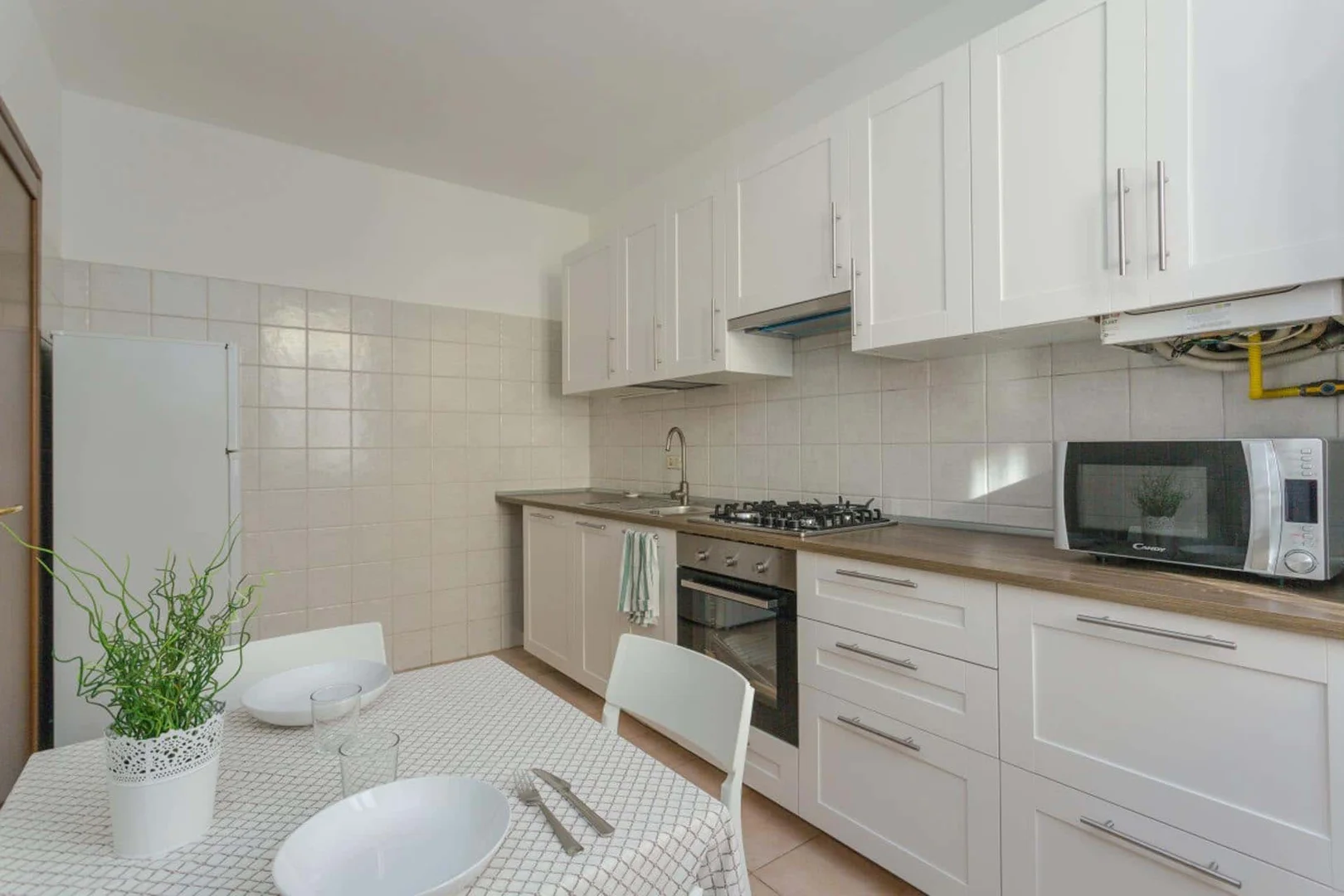 Habitación en apartamento estudiantil en alquiler en , completamente amueblado