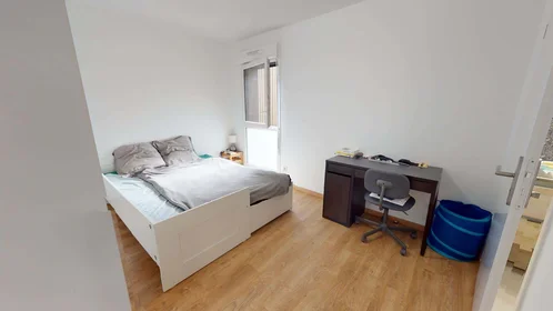 Private room at 42 Av. du Chut, 33700 Mérignac, France, image 1 of 10