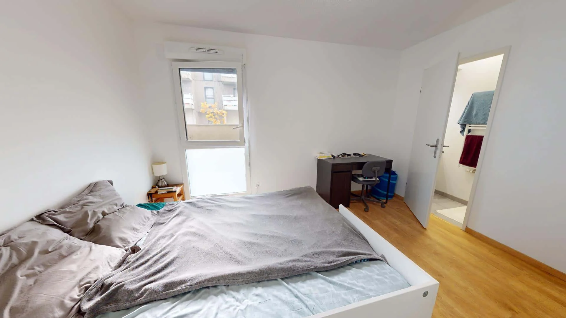 Economical student room with convenient location in