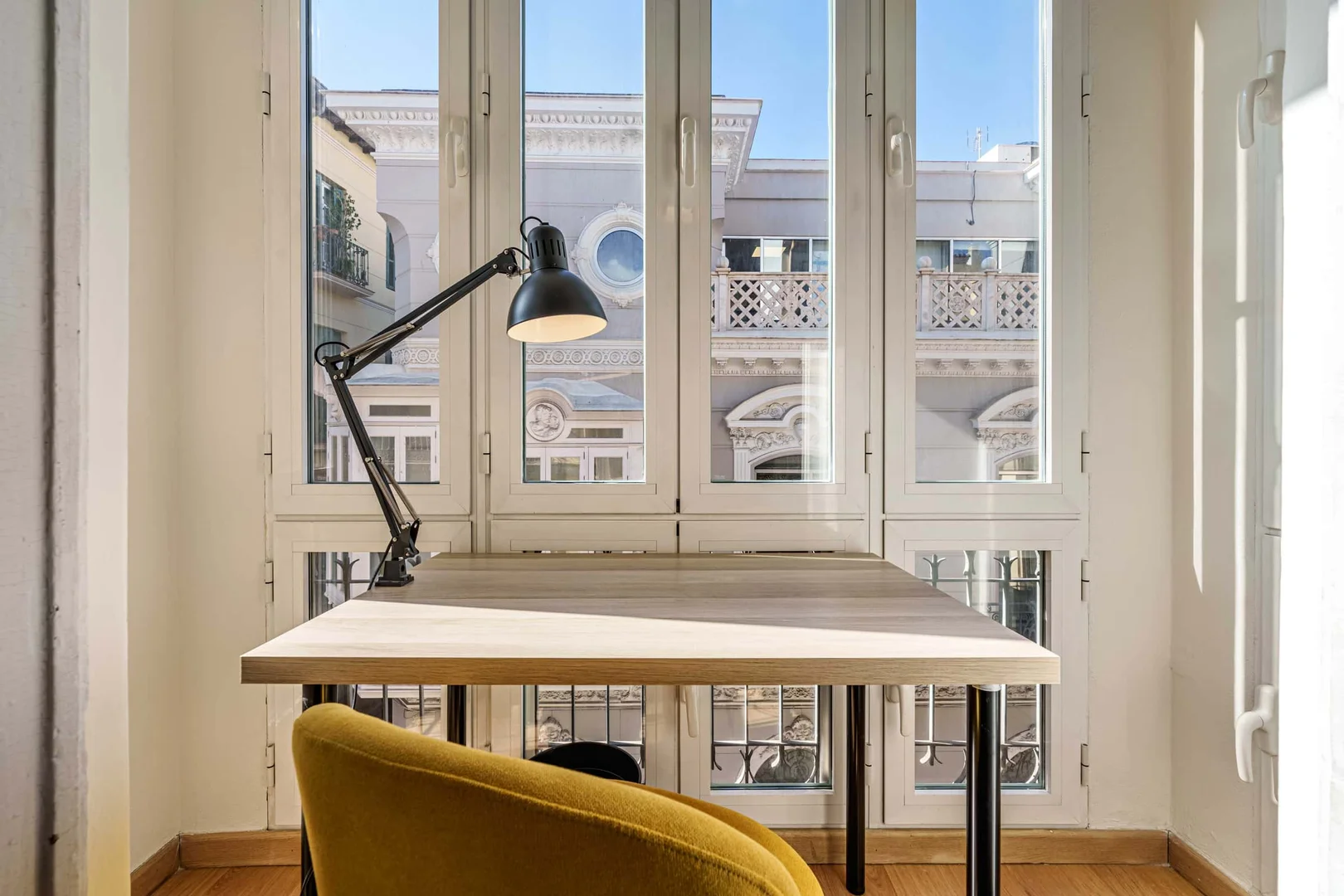 Quarto de estudante económico perto do campus em 
