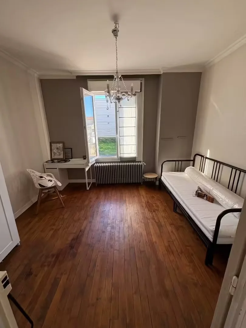 Room for rent in student apartment in , fully furnished