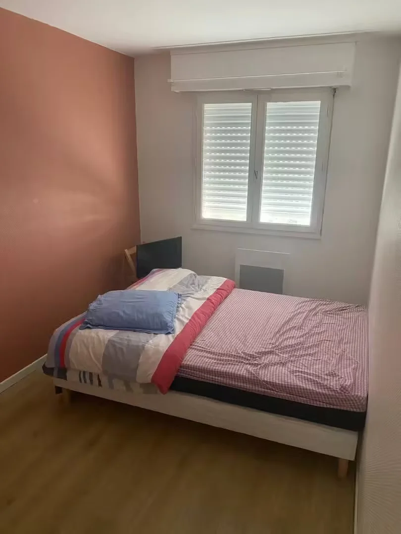 Habitación estudiantil amplia y cómoda en 